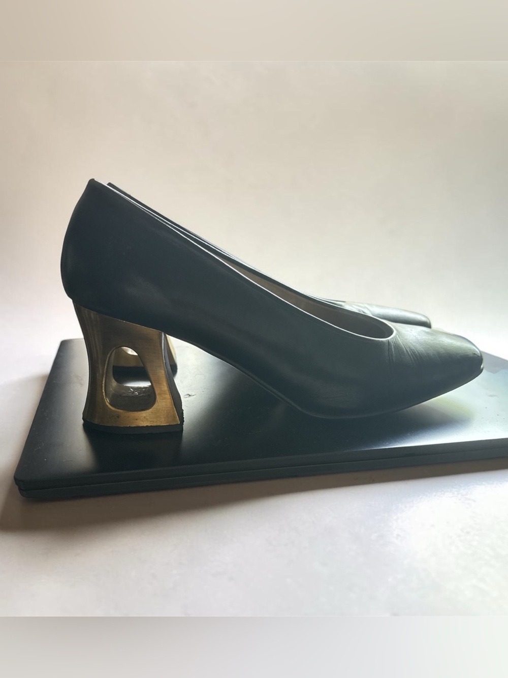 Vintage Proxy Unique Pumps